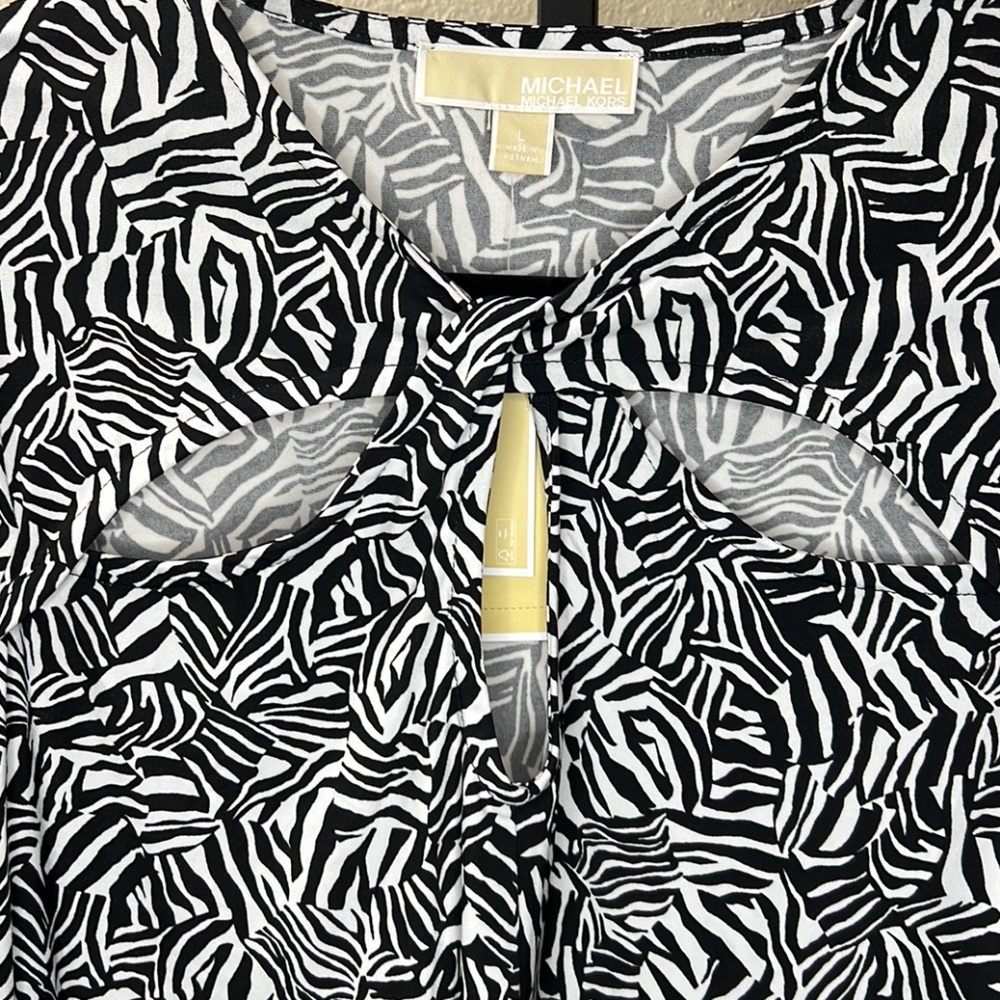 Michael Michael Kors Womens Printed Twist Keyhole stretchy top LG & SM BLK/WHT - Picture 7 of 9